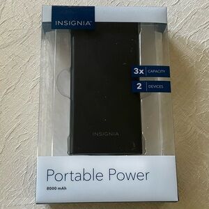 New! Insignia  8,000 mAh Portable Power Bank - Black